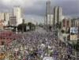 Miles de estudiantes y una ciudadanía activa llenaron la avenida Bolívar en cierre de campaña del NO a la reforma
