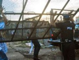 La policía federal desalojó en forma pacífica el Club Albariño