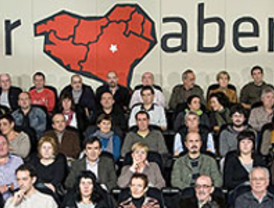 'No conocemos contactos entre ETA y PSOE, pero nos parecería muy bien'