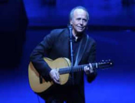 Serrat emociona al público en su segundo concierto en CU