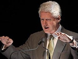 Bill Clinton es operado a raíz de un dolor en el pecho