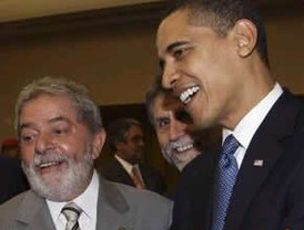 El saludo entre Obama y Chávez