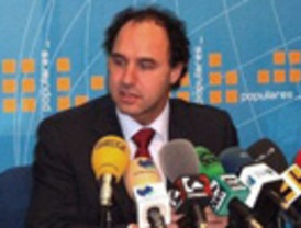 El PP acepta el diálogo para crear el Defensor del Pueblo de Cantabria... pero cuando pase la crisis