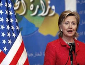 Clinton visita Irak para pedir unidad y recordar que EEUU aún está ahí