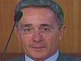 Uribe reitera que no ha ordenado hacer espionaje