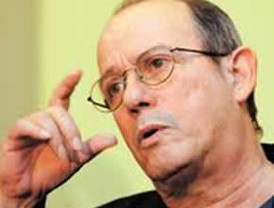 Silvio pide servicios de internet gratis a Google y a Obama