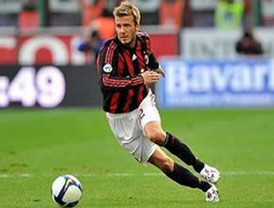 Beckham vuelve al AC Milán para ganar un sitio en la selección inglesa