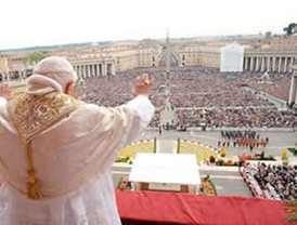 El Papa Benedicto XVI rezó en la misa de Pascua por las víctimas del terremoto que sacudió a Italia