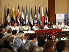 Inició la Cumbre de Tuxtla con llamado para fortalecer la democracia regional