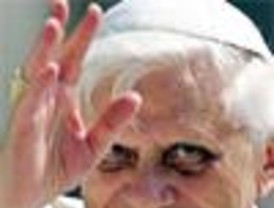 Benedicto XVI condena los ritos de fin de año
