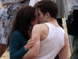 Robert y Kristen graban escenas de sexo una y otra vez…