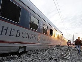 Al menos 22 muertos al descarrilar un tren en Rusia