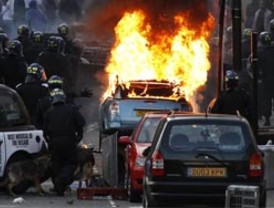 Un explosivo cóctel propaga los disturbios de Londres
