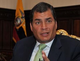 Correa tilda de 'corrupta' a cadena CNN