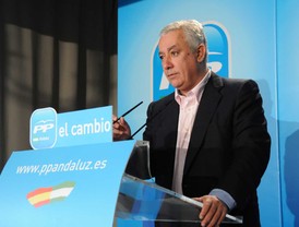 Arenas emplaza a PSOE e IU a ir a un notario y firmar que ningún tránsfuga pueda presentarse a las elecciones