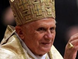 Benedicto XVI condena violencia cometida 