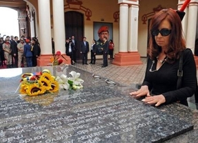 Cristina visitó la tumba de Chávez y emprendió el regreso a la Argentina