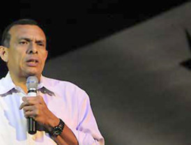 Ecuador negó espacio aéreo al avión de Porfirio Lobo