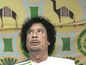 Los aliados de la OTAN vuelven a avisar a Gadafi bombardeando su residencia