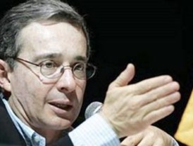 Álvaro Uribe llama a votar masivamente en elecciones presidenciales
