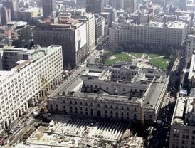 Amenaza de bomba cerca de La Moneda movilizó a Investigaciones y Carabineros