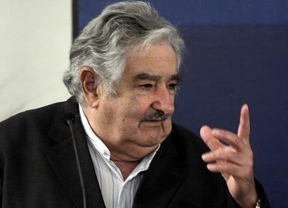 Mujica busca "limitar la formación de monopolios" con la ley de medios audiovisuales