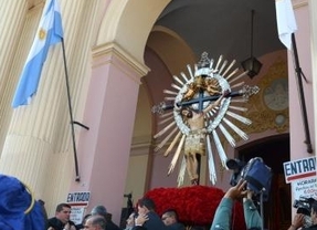 Multitudinario acompañamiento al Señor y la Virgen del Milagro en Salta