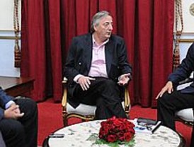 Kirchner se reunió con Chávez en Caracas para mediar en el conflicto entre Venezuela y Colombia