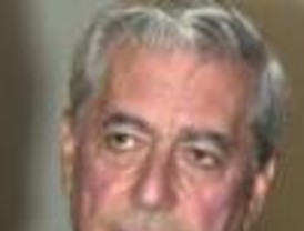 Internan a Vargas Llosa en clínica local