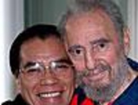 Fidel Castro reaparece vigoroso el día en que Raúl cumple 76 años