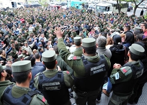  Suboficiales de la Armada se suman a la protesta de gendarmes