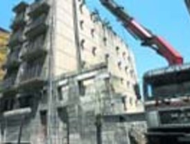 El Ayuntamiento derrumbará hoy el edificio de Santander que se desplomó el domingo