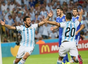 Argentina vence a Bosnia por uno a cero al término del primer tiempo