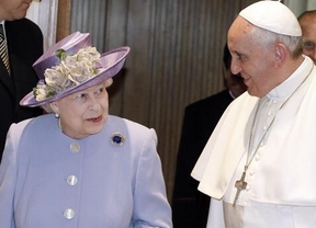 El Papa Francisco recibió a la reina Isabel de Inglaterra en el Vaticano