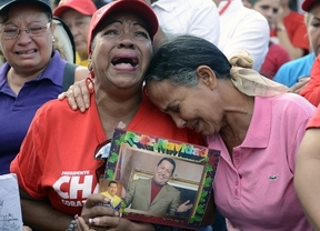 Miles de venezolanos lloran a Hugo Chávez 