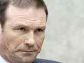 Ibarretxe dice que la democracia 'no debe ser constreñida' a las elecciones