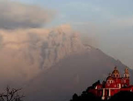 Columna de humo de más de tres metros exhala el Popocatépetl: alerta en Tlaxcala