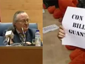 Universitarios reciben a Piqué con insultos y vestidos de presos de Guantánamo