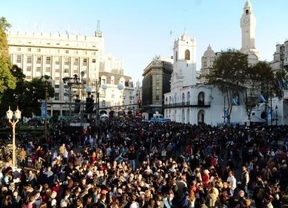 Con una marcha y un acto en la Plaza de Mayo culminan los festejos por el 25 de mayo