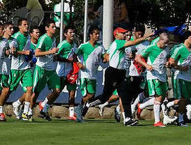 El seleccionado de futbol de  México enfrenta a Tobago con imperiosa necesidad de ganar en el Estadio Azteca
