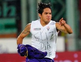 Fiorentina multará a Vargas por fallarse un penal