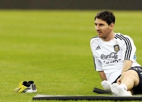 Messi volvió a practicar para el equipo titular aunque siguen las dudas