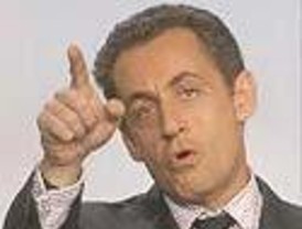 Nuevo golpetazo mediático para Sarkozy, ahora por su esposa