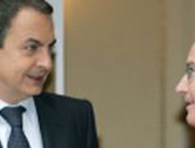 Montilla sigue cogido de la mano de Zapatero pese a la tormenta en el PSOE
