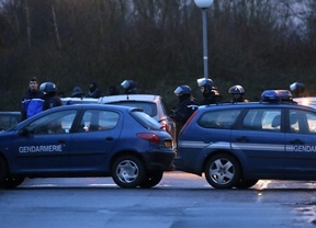 En dos asaltos simultáneos, la policía mató a los tres sospechosos del atentado a Charlie Hebdo