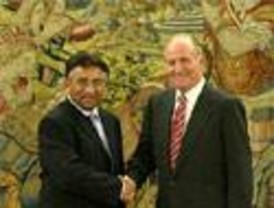 ZP recibe a Musharraf y piropea su democratización