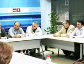 El candidato socialista al Ayuntamiento de Murcia mantiene un encuentro con Odón Elorza