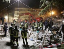 Italia busca más víctimas bajo las ruinas