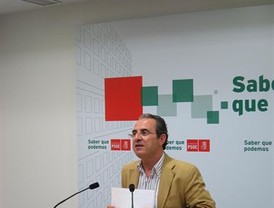 El líder del PSOE de Almería dimite y acusa a Griñán de 'autoritario' al 'anteponer sus intereses