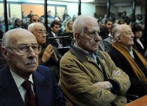 Videla y Bignone fueron condenados a 50 y 15 años de cárcel por el robo de bebés en la dictadura